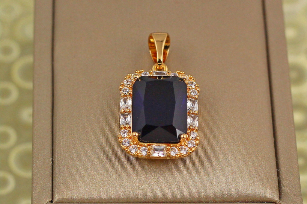 Кулон Xuping Jewelry прямокутник з синім каменем в обідку із крупних фіанітов 2 см золотистий