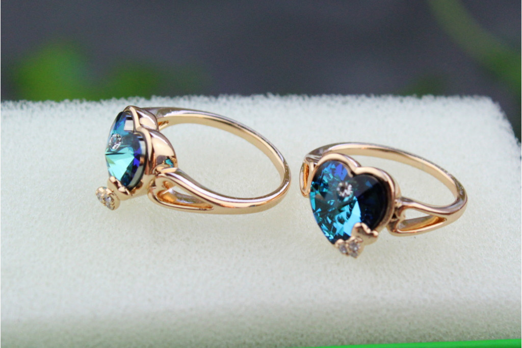 Кільце Xuping Jewelry сердечко Сваровскі блакитне в обідку р 17 золотисте