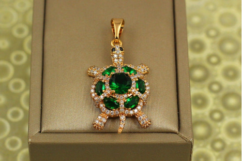 Кулон Xuping Jewelry черепашка с зеленым камнем 3,2 см золотистый