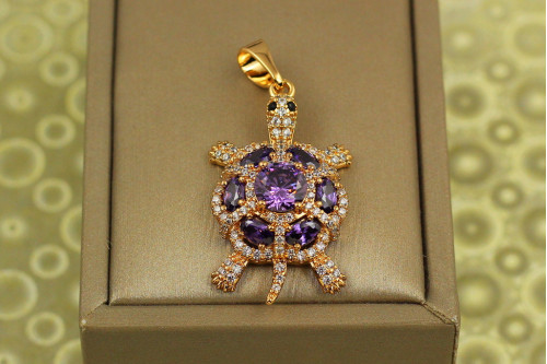 Кулон Xuping Jewelry черепашка с фиолетовым камнем 3,2 см золотистый