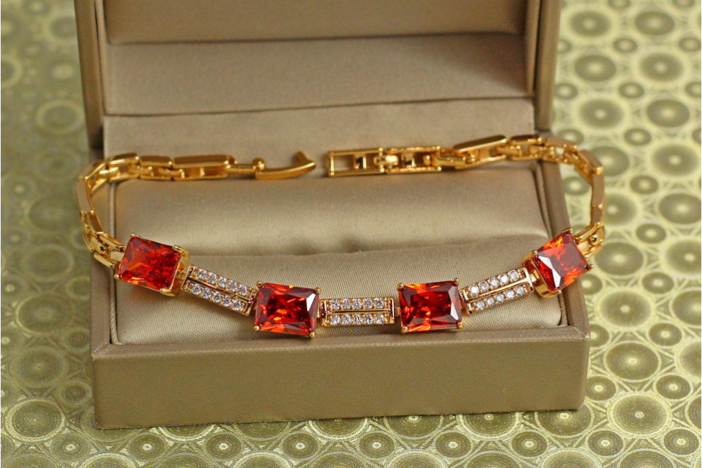 Браслет Xuping Jewelry Великі прямокутники з червоними каменями 19,5 см 8 мм золотистий