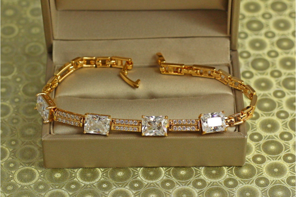 Браслет Xuping Jewelry Великі прямокутники з білими каменями 17,5 см 8 мм золотистий