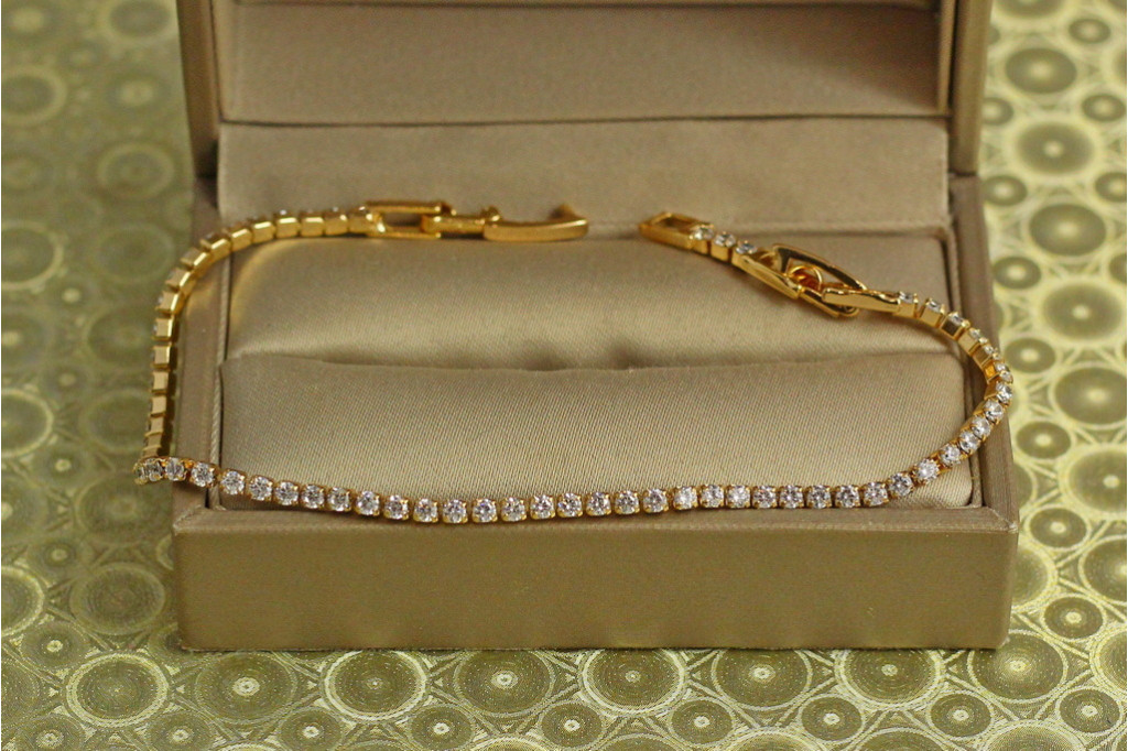 Браслет Xuping Jewelry одна дорожка из белых фиантов 17 см 2 мм золотистый