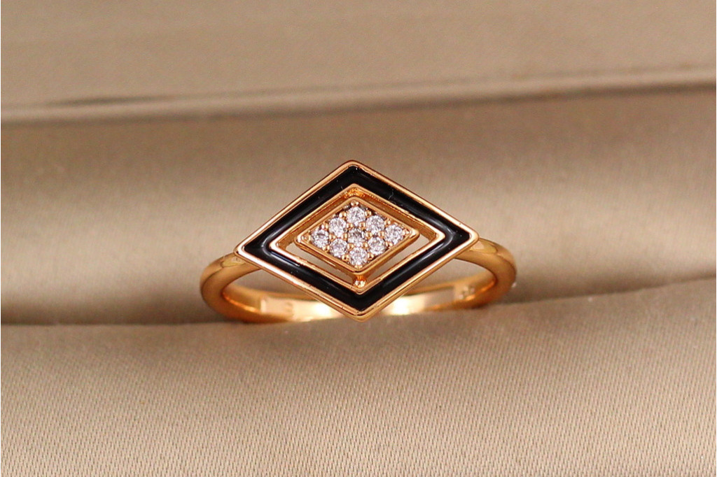 Кольцо Xuping Jewelry Ромб с чернением р 18 золотистое
