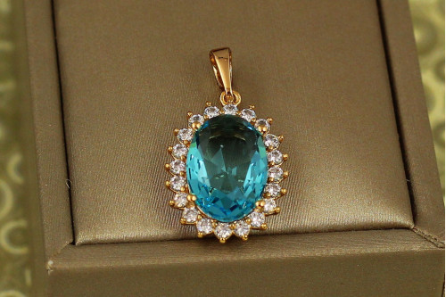 Кулон Xuping Jewelry Ежевика с голубым камнем 2 см золотистый
