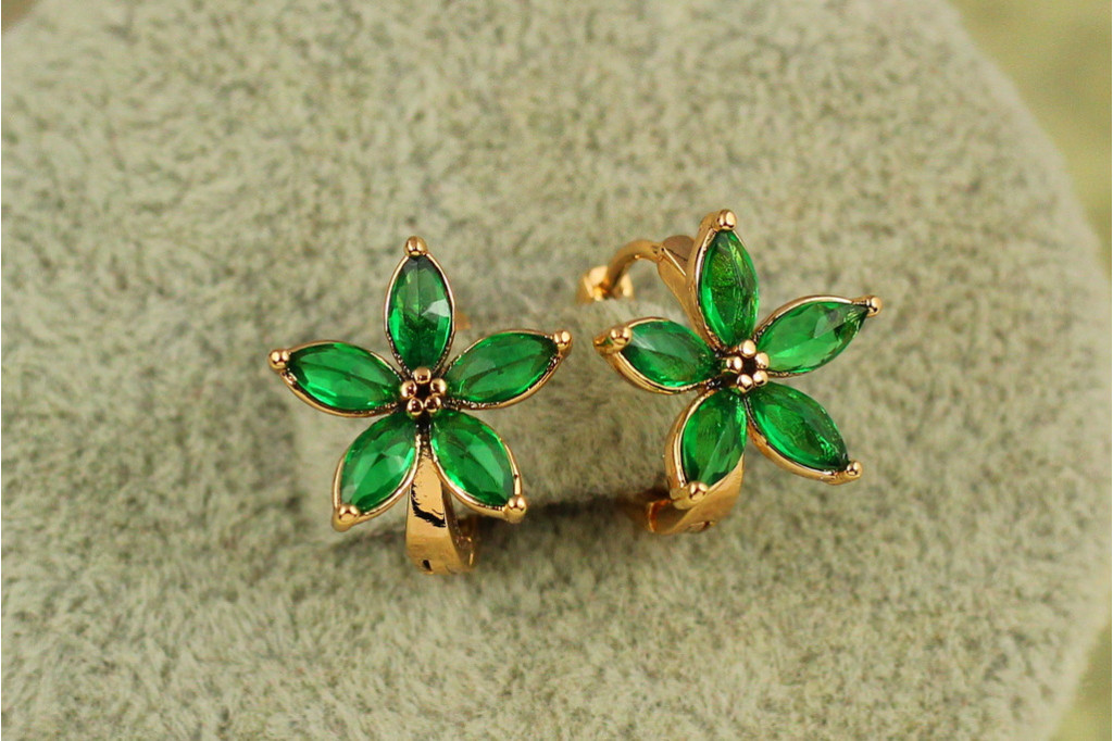 Серьги Xuping Jewelry Цветок с зеленым камнем 1,2 см золотистые