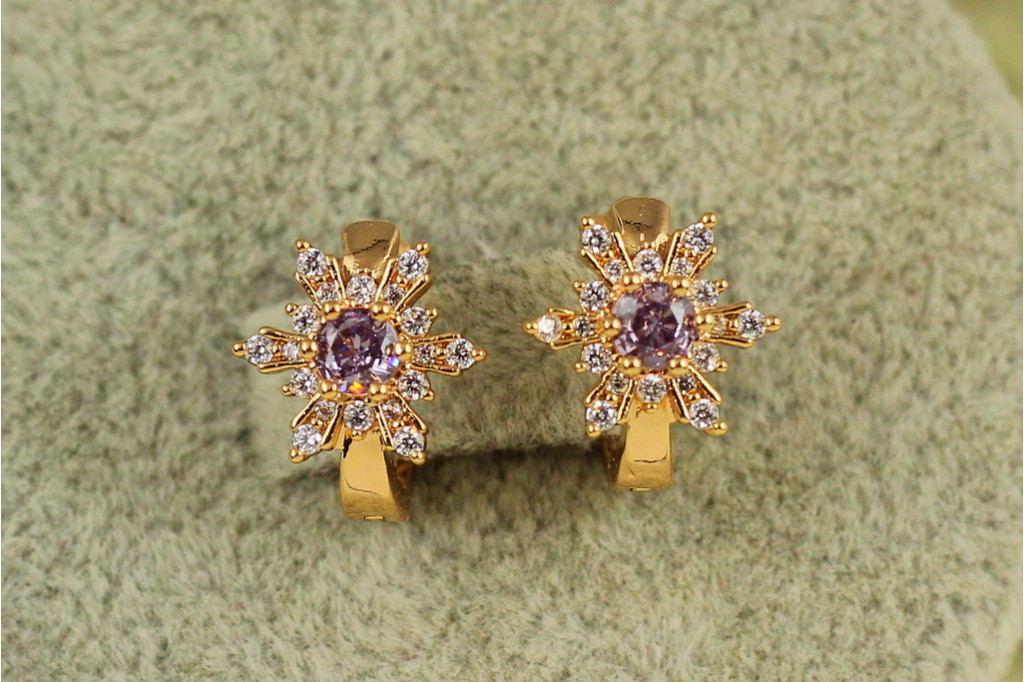 Серьги детские Xuping Jewelry снежинка с фиолетовым камнем 1,2 см золотистые