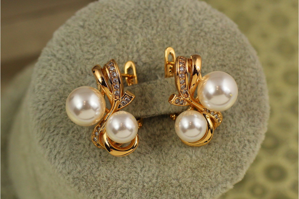 Сережки Xuping Jewelry Бант з двома крупними перлинами 2,1 см золотисті
