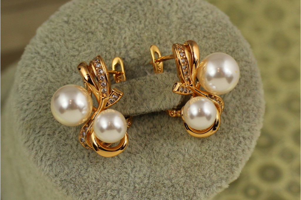Сережки Xuping Jewelry Бант з двома крупними перлинами 2,1 см золотисті