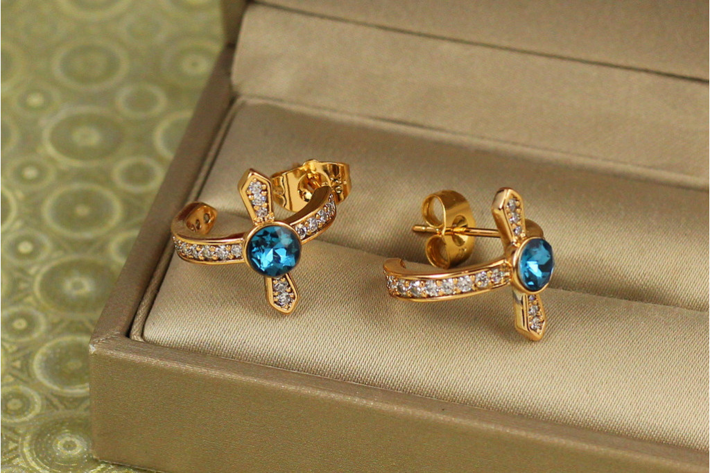 Серьги гвоздики Xuping Jewelry Крестики с синими камнями Сваровски 1,6 см золотистые