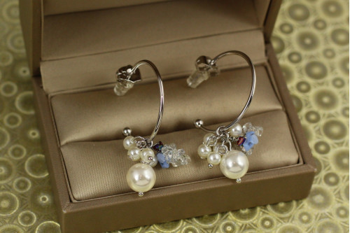 Серьги Xuping Jewelry колечки с гроздью жемчужин 2,5 см серебристые