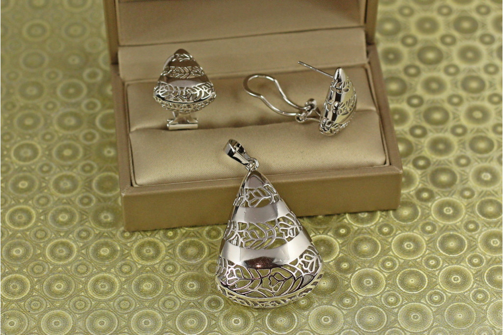 Набор Xuping Jewelry треугольник с цветочной резьбой серебристый