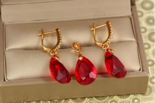 Набор Xuping Jewelry Большая капля с красным камнем Сваровски золотистый