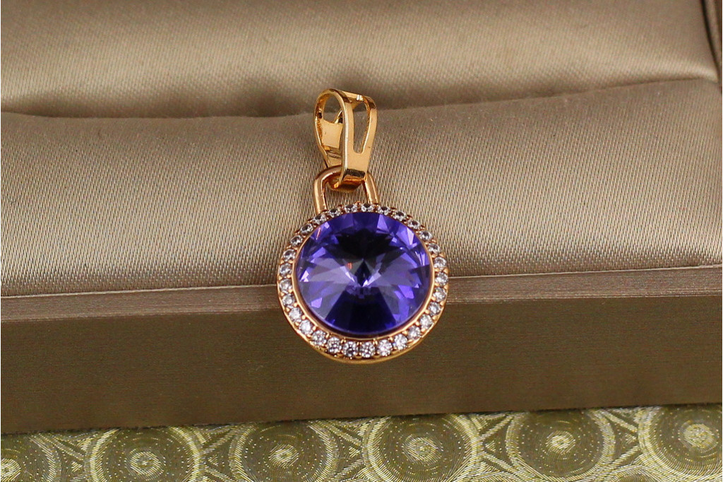 Кулон Xuping Jewelry Романс с фиолетовым камнем 1,4 см золотистый
