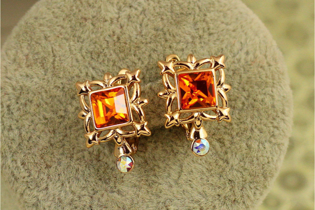 Сережки Xuping Jewelry Глорія з помаранчевим каменем Сваровські 1,8 см золотисті
