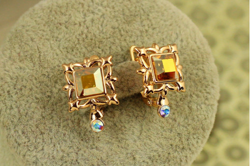 Сережки Xuping Jewelry Глорія з каменем шампанське Сваровські 1,8 см золотисті