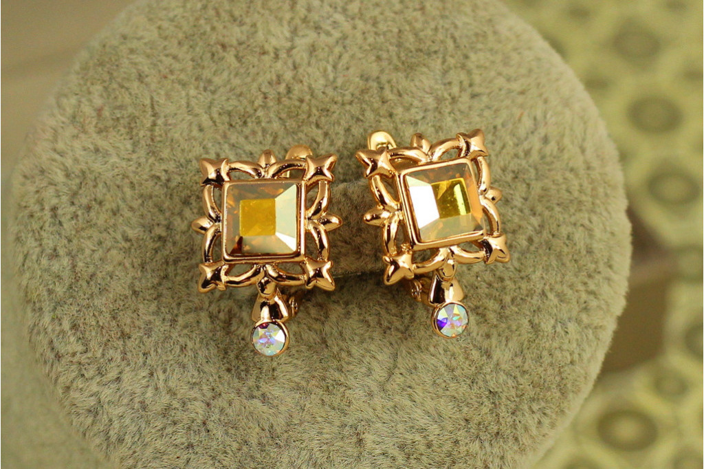 Сережки Xuping Jewelry Глорія з каменем шампанське Сваровські 1,8 см золотисті
