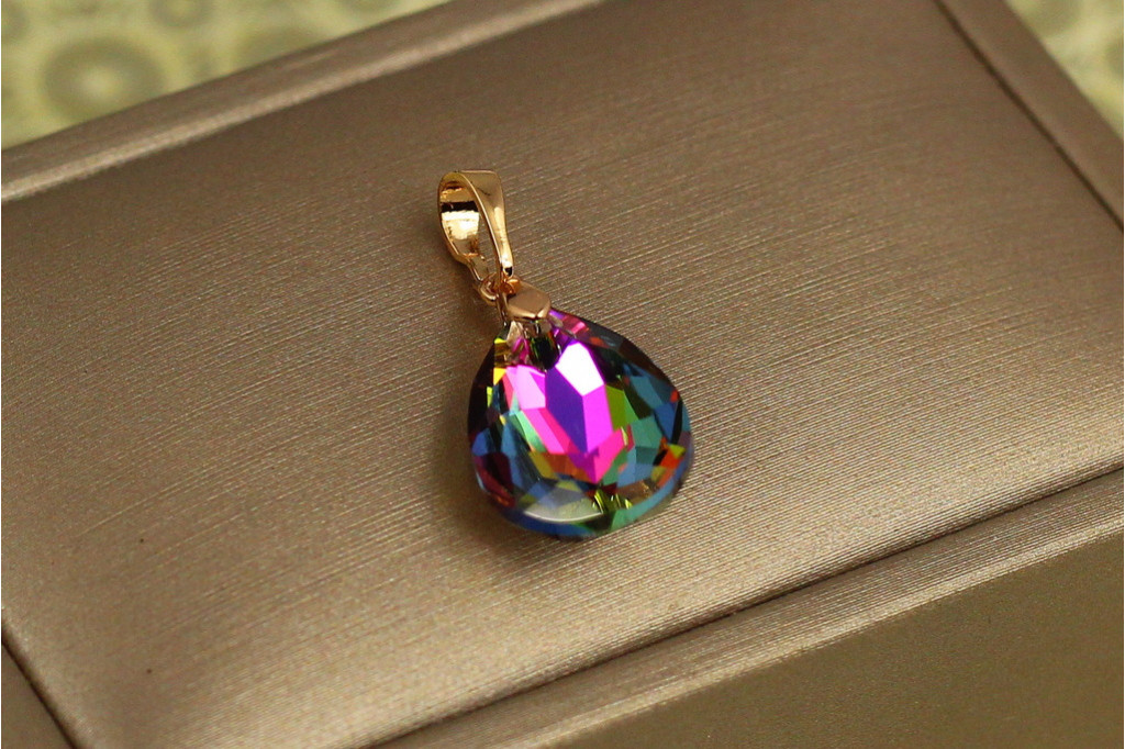 Кулон Xuping Jewelry Большая капля с зеленым камнем Сваровски 1,9 см золотистый