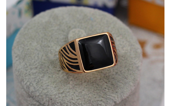 Печатка Xuping Jewelry 19 р квадратна з чорним покриттям золотиста