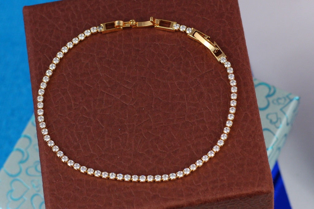 Браслет Xuping Jewelry одна дорожка из белых фиантов 21 см 2 мм золотистый