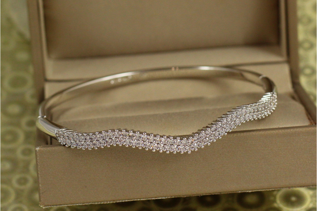 Браслет бэнгл Xuping Jewelry Выгон грации от 17 см до 19 см серебристый