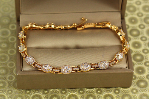 Браслет Xuping Jewelry Мозаїка з білими каменями 17 см 6 мм золотистий