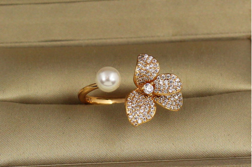 Кільце Xuping Jewelry Орхідея з перлиною р 18 золотисте