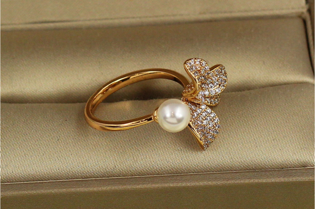 Кільце Xuping Jewelry Орхідея з перлиною р 18 золотисте