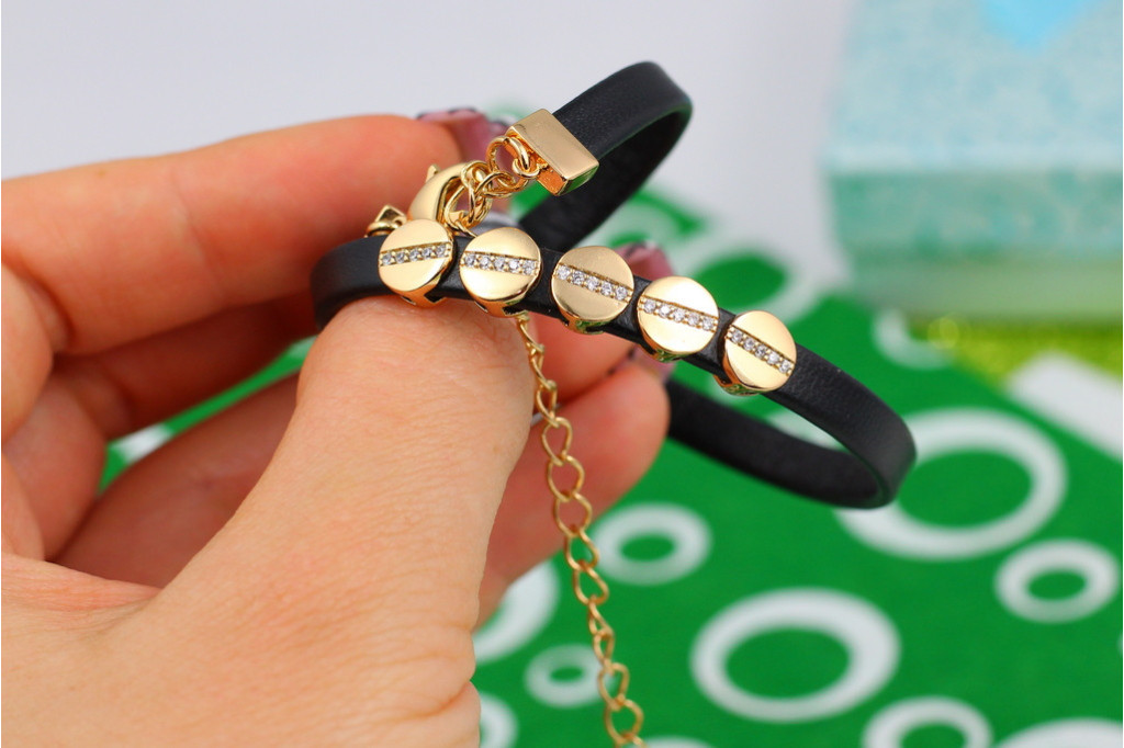 Чокер Xuping Jewelry з п'ятьма золотистими закльопками 29 см 6 мм золотистий