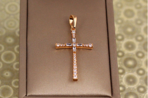 Крестик Xuping Jewelry тонкий длинный с кристаллами по центру 3,3 см золотистый