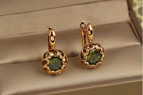 Серьги Xuping Jewelry Парфе с изумрудным камнем 2 см золотистые