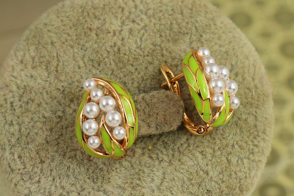 Сережки Xuping Jewelry Конвалія з перлинами і зеленою емаллю 1,5 см золотисті