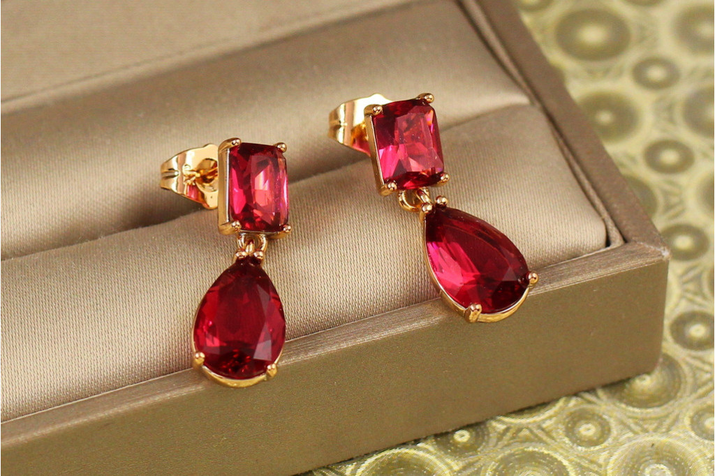 Серьги гвоздики  Xuping Jewelry Рубиновая страсть 2,4 см золотистые