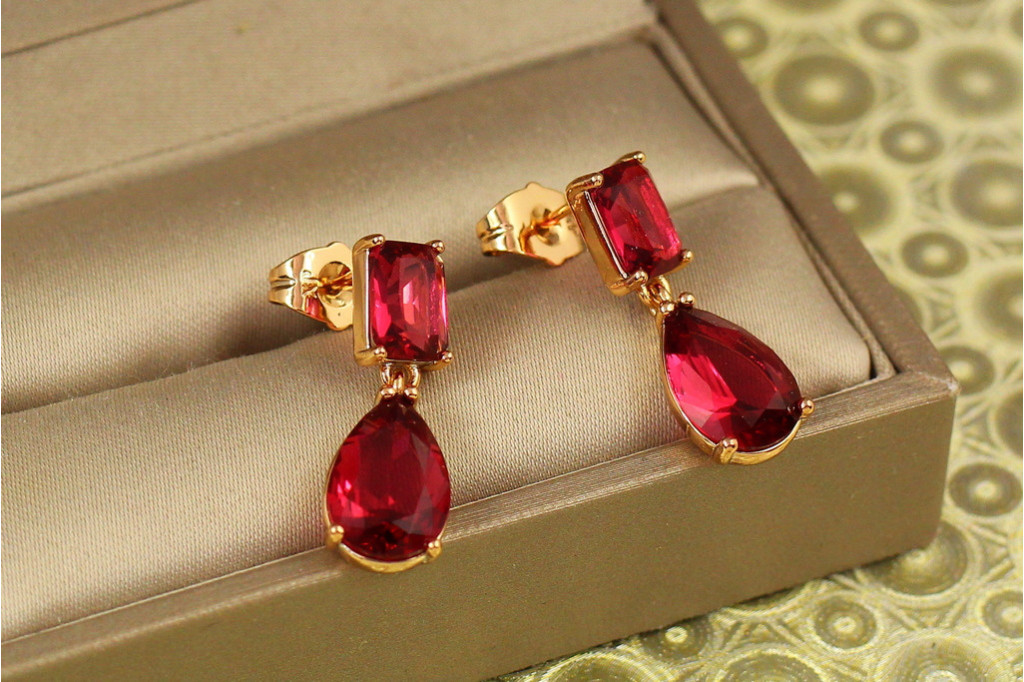 Серьги гвоздики  Xuping Jewelry Рубиновая страсть 2,4 см золотистые