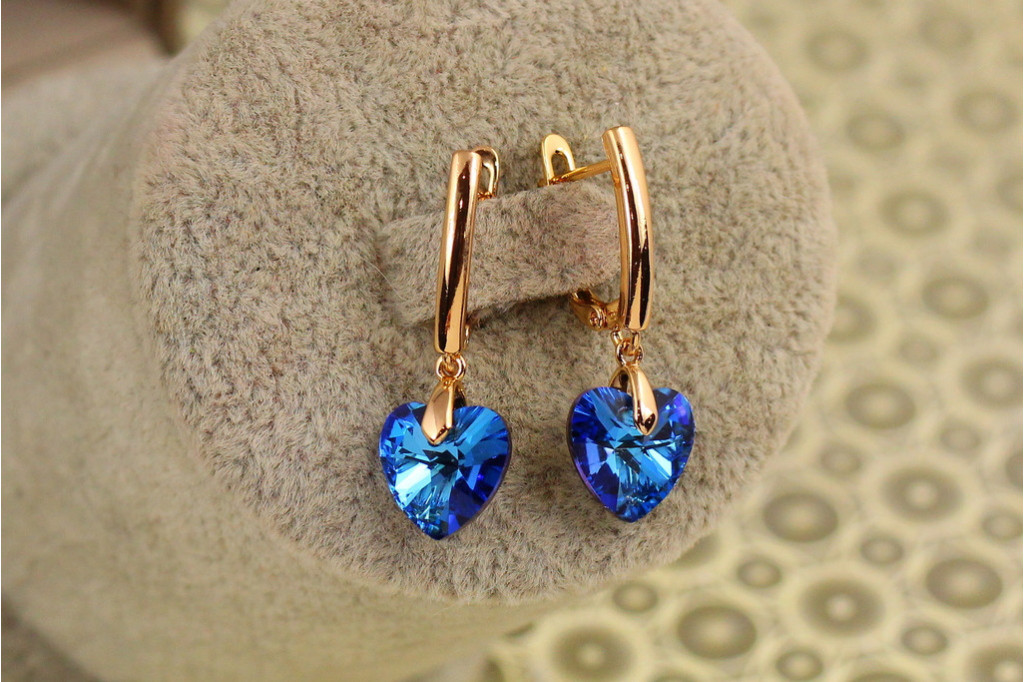 Серьги подвески Xuping Jewelry Сваровские сердечки синие хамелеон 2,8 см золотистые