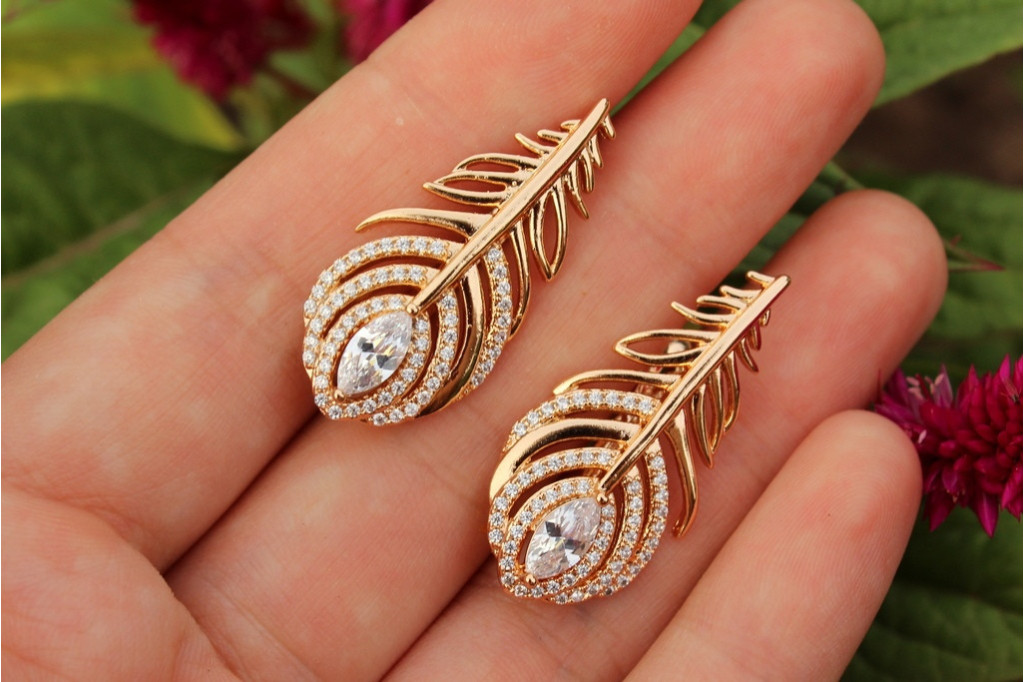 Сережки Xuping Jewelry пір'я з каменем 3,5 см золотисті