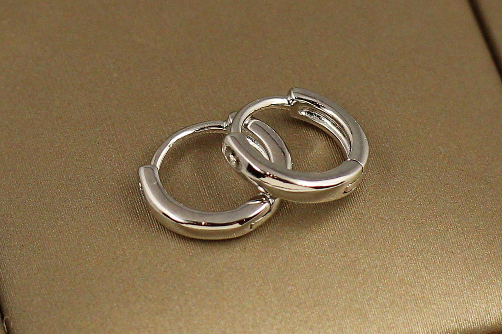 Серьги Xuping Jewelry  гладкие кольца с округлыми краями 1 см серебристые