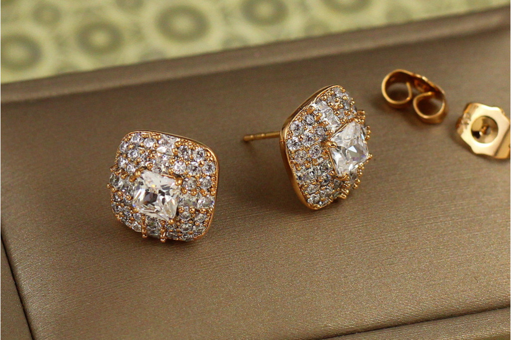 Сережки гвоздики Xuping Jewelry Квадрат в камінцях 1,2 см золотисті