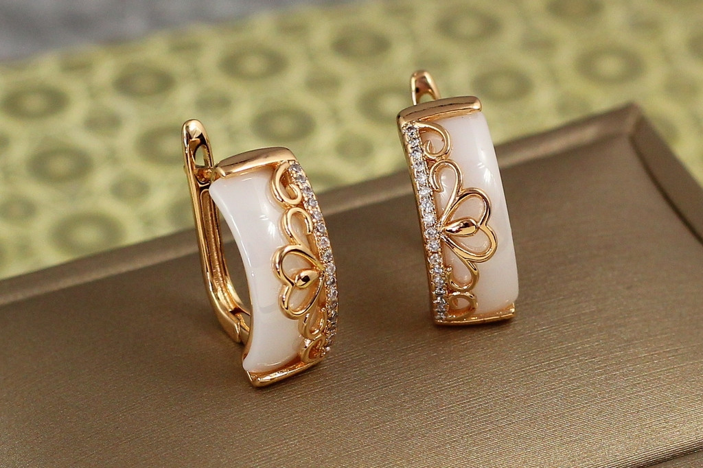 Серьги Xuping Jewelry  виньетка белой керамикой 1,8 см золотистые