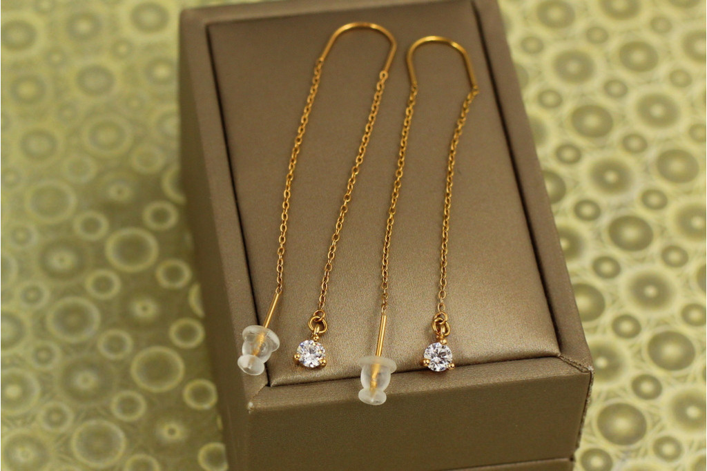 Серьги продевки Xuping Jewelry с камнем 4 мм золотистые