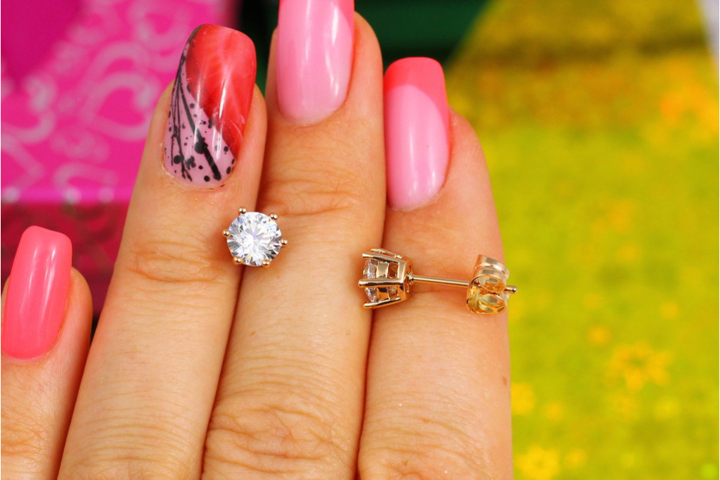 Серьги гвоздики Xuping Jewelry с камнем на шесть креплений 6 мм золотистые