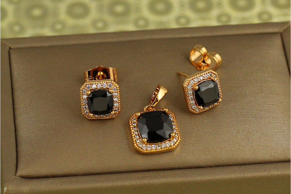 Набор Xuping Jewelry ромб в ободке из фианитов с черным камнем золотистый