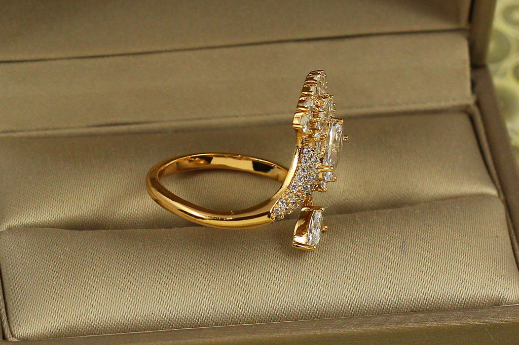 Кільце Xuping Jewelry Пава рояль р 18 золотисте