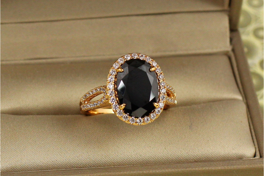 Кольцо Xuping Jewelry камея с черным камнем р 20 золотистое