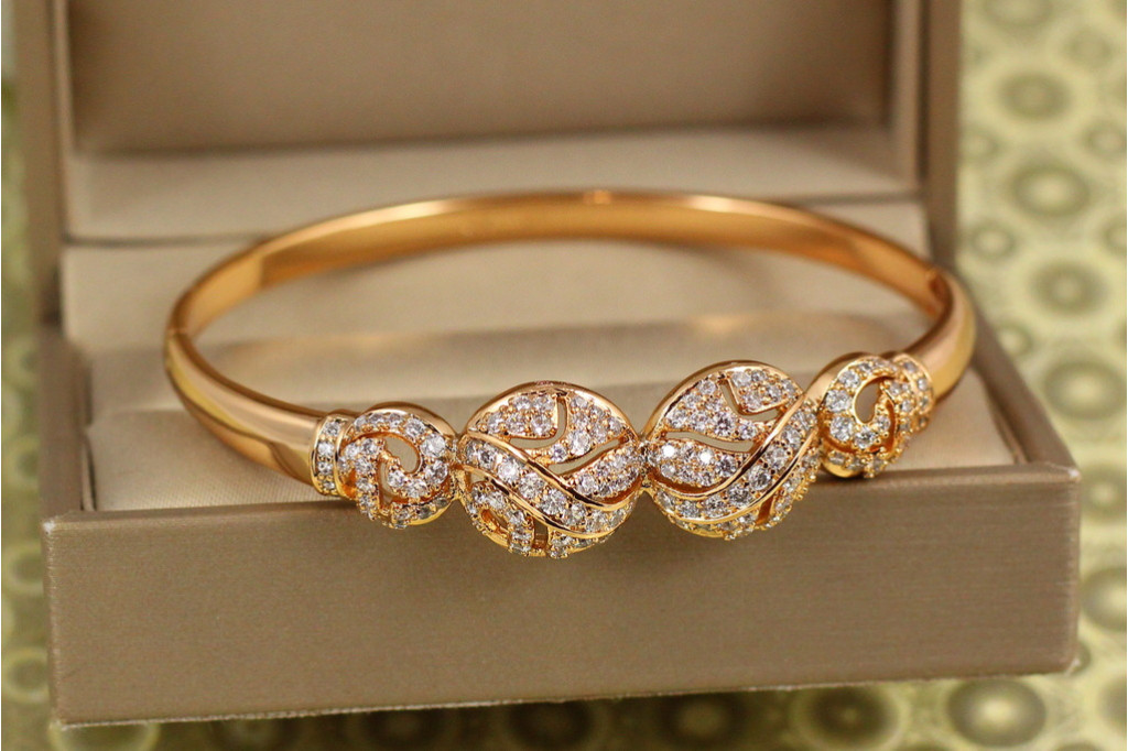 Браслет бенгл Xuping Jewelry Сяючі орбіти на руку від 16 см до 18 см золотистий