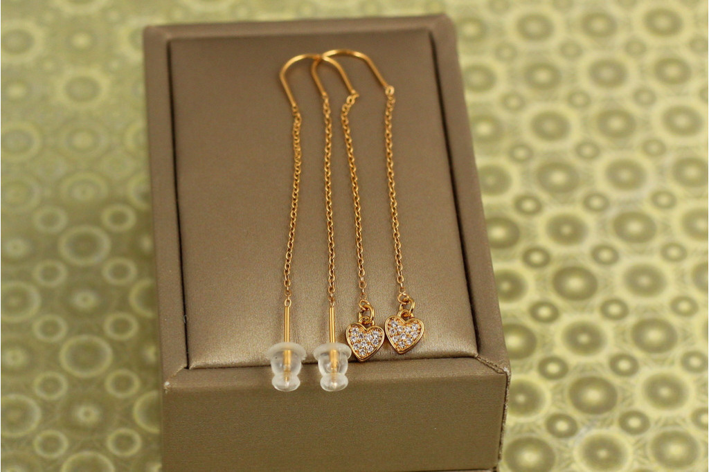 Серьги продевки Xuping Jewelry сердечки с мелкими камнями золотистые