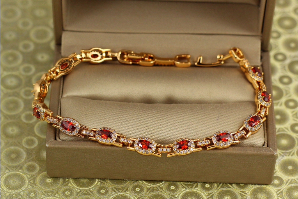 Браслет Xuping Jewelry Мозаїка з червоними каменями 17 см 6 мм золотистий