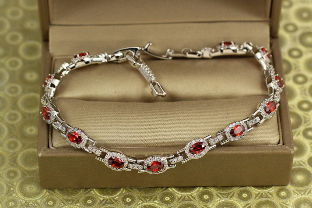 Браслет Xuping Jewelry Мозаїка з червоними каменями 17 см 6 мм сріблястий