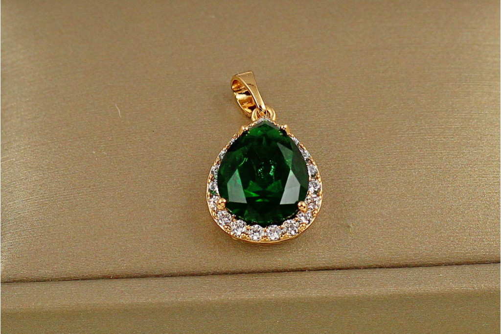 Кулон Xuping Jewelry крапля з зеленим фіанітом у обідку 1.7 см золотистий