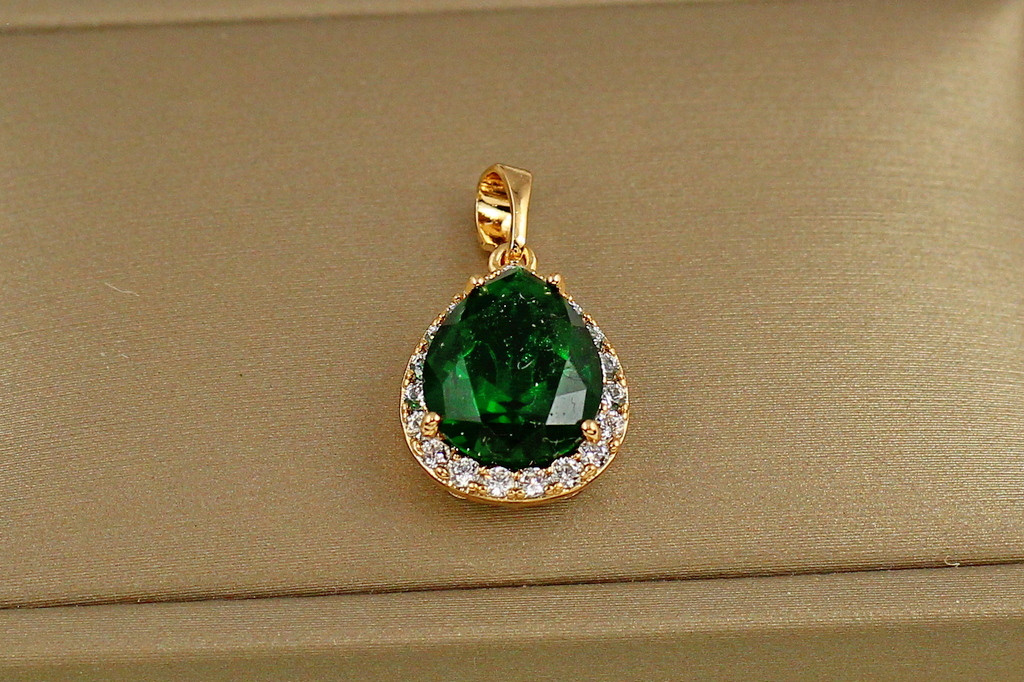 Кулон Xuping Jewelry крапля з зеленим фіанітом у обідку 1.7 см золотистий
